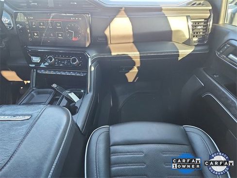Used 2024 GMC Sierra 2500 AT4X image 10