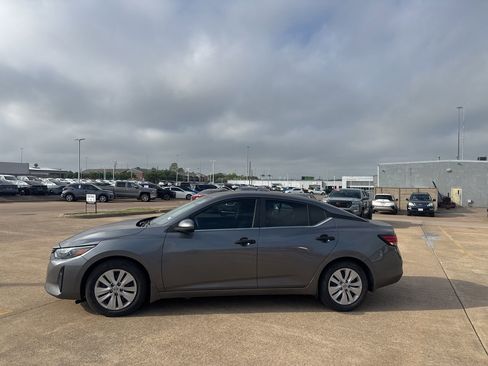 Used 2024 Nissan Sentra S w/ Lighting Package image 4