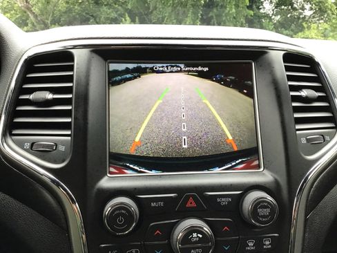 Used 2018 Jeep Grand Cherokee Altitude AWD/4WD image 5