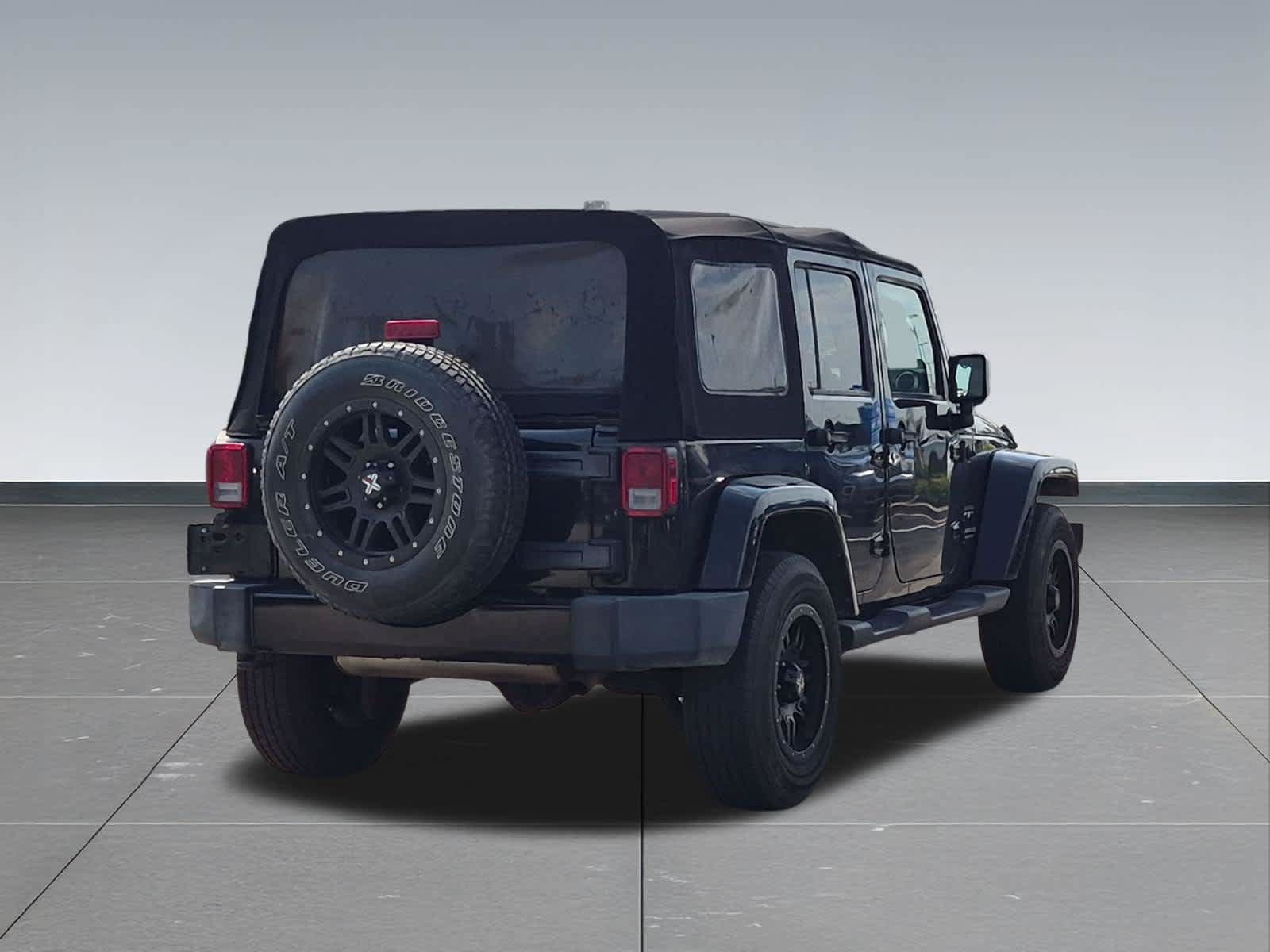 Used 2017 Jeep Wrangler Unlimited Sahara w/ Connectivity Group AWD/4WD image 6