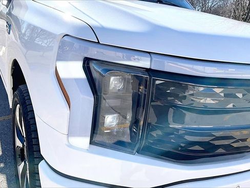 Used 2025 Ford F150 Lightning Platinum image 30