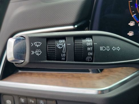 Used 2025 Chevrolet Suburban High Country AWD/4WD image 29
