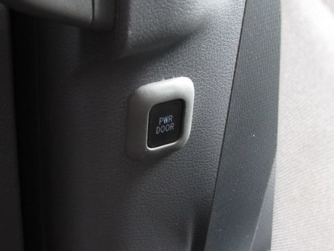 Used 2024 Toyota Sienna LE AWD/4WD image 33
