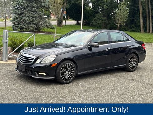Used 2011 Mercedes-Benz E 550 4MATIC Sedan image 3