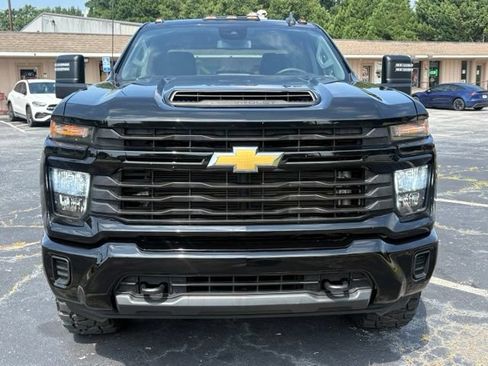 Used 2024 Chevrolet Silverado 2500 Custom w/ Custom Value Package AWD/4WD image 2