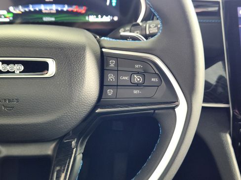 Used 2025 Jeep Grand Cherokee Trailhawk w/ Advanced Protech Group II image 19