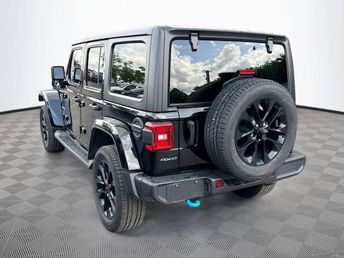 Used 2023 Jeep Wrangler Unlimited Sahara w/ Cold Weather Group AWD/4WD image 8