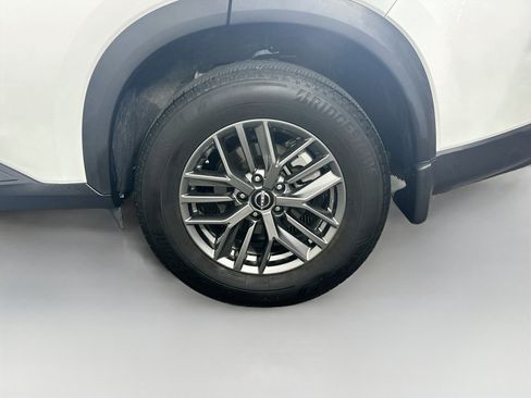 Used 2025 Nissan Rogue S FWD image 11
