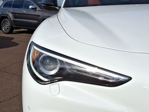 Used 2023 Alfa Romeo Stelvio Veloce image 9