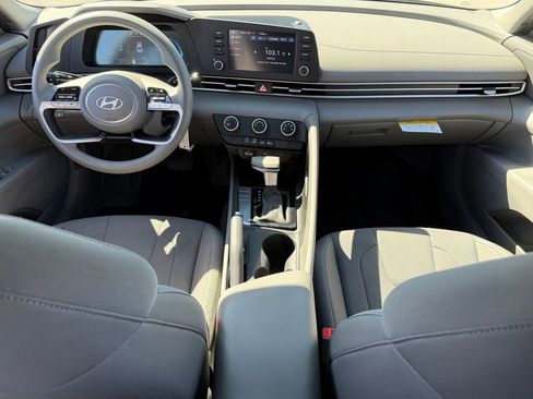 Used 2025 Hyundai Elantra SE FWD image 21