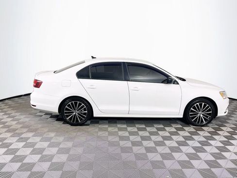 Used 2016 Volkswagen Jetta Sport image 9