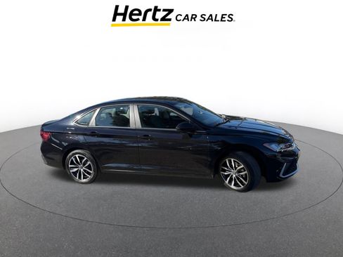 Used 2025 Volkswagen Jetta SE image 1