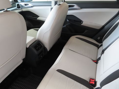 New 2025 Volkswagen Taos SE image 22