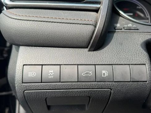 Used 2018 Toyota Camry XLE FWD image 28