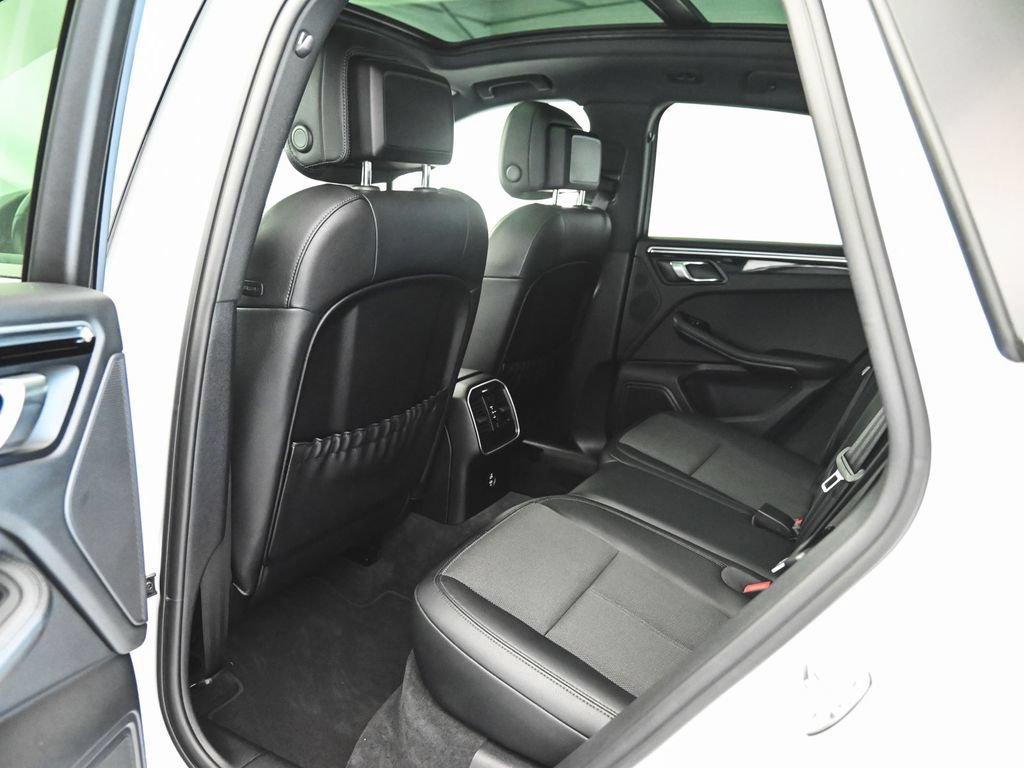 Used 2023 Porsche Macan AWD/4WD image 38