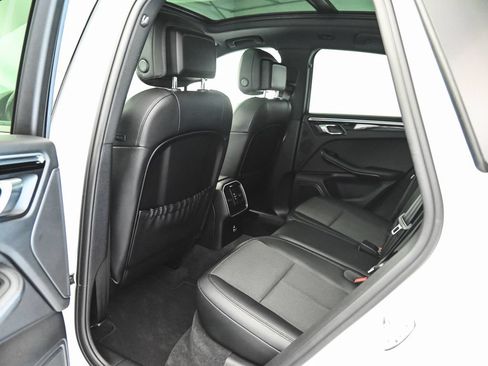 Used 2023 Porsche Macan AWD/4WD image 38