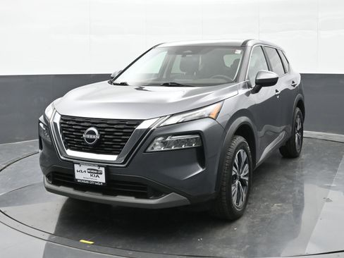 Used 2023 Nissan Rogue SV image 4
