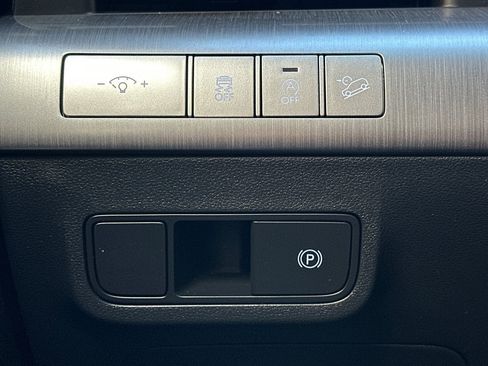 Used 2024 Hyundai Kona SE image 27