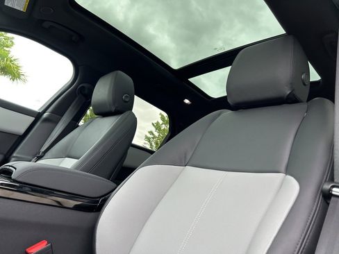 New 2026 Land Rover Range Rover Velar Dynamic SE image 14