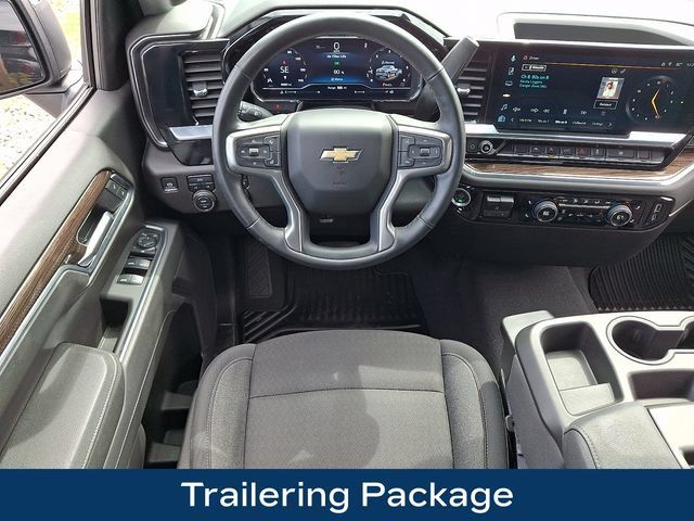 Used 2025 Chevrolet Silverado 1500 LT AWD/4WD image 3