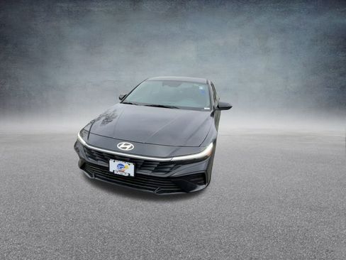 Certified 2025 Hyundai Elantra Sport image 7