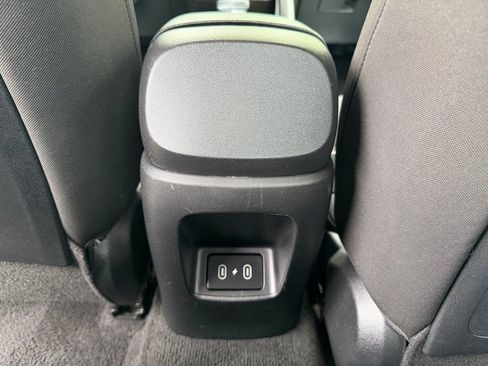 Used 2025 Hyundai Elantra SEL image 12