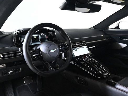 Used 2025 Aston Martin V8 Vantage Coupe image 3