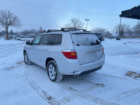 Used 2010 Toyota Highlander SE image 7