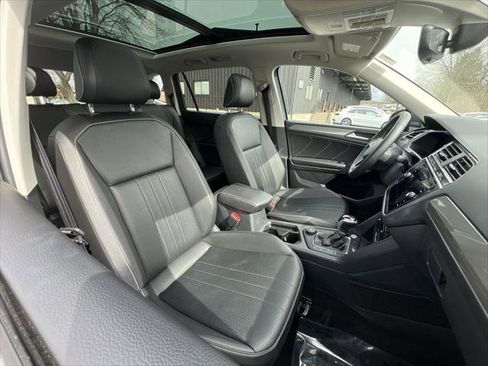 Used 2022 Volkswagen Tiguan SE w/ Panoramic Sunroof Package image 24