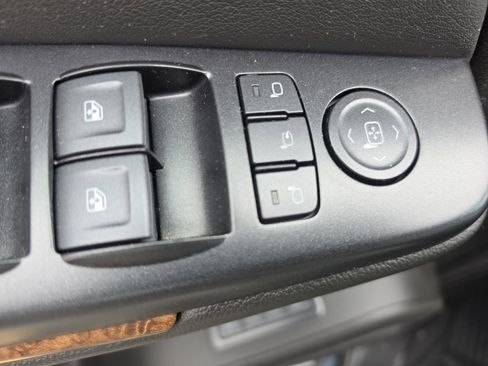 Used 2019 Chevrolet Tahoe Premier AWD/4WD image 19