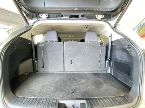 Used 2021 Toyota Highlander LE AWD/4WD image 26