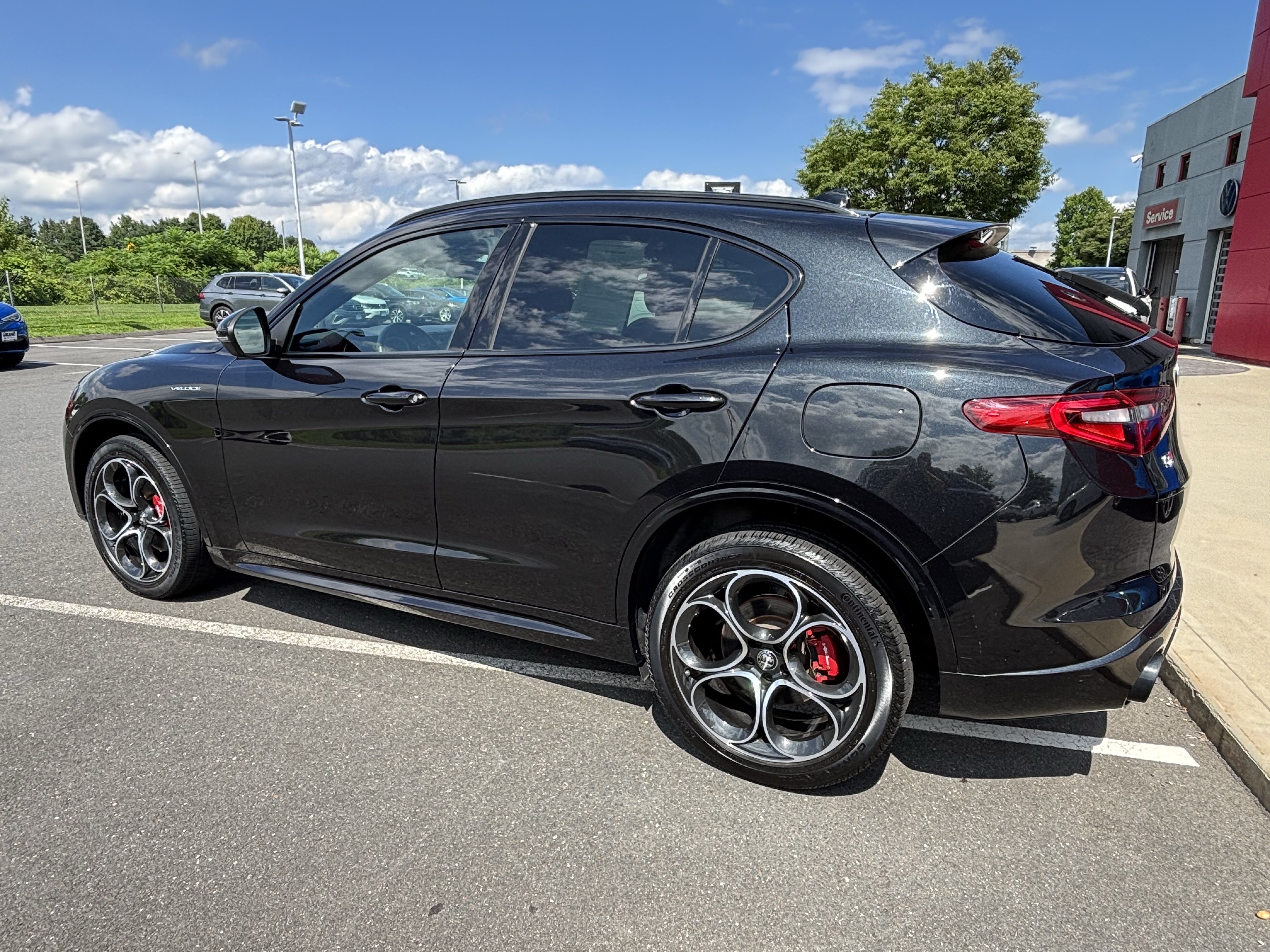 Used 2023 Alfa Romeo Stelvio Veloce AWD/4WD image 5