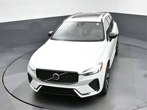Used 2022 Volvo XC60 B6 R-Design w/ Protection Package Premier image 44