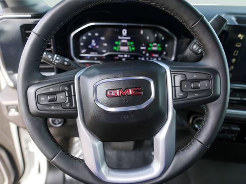 Used 2025 GMC Sierra 1500 SLT image 12