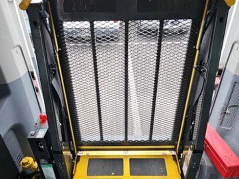 Used 2015 Ford Transit 150 XL image 4