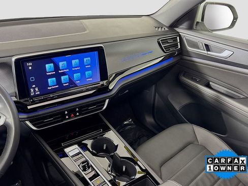 Used 2024 Volkswagen Atlas Cross Sport SEL R-Line AWD/4WD image 23