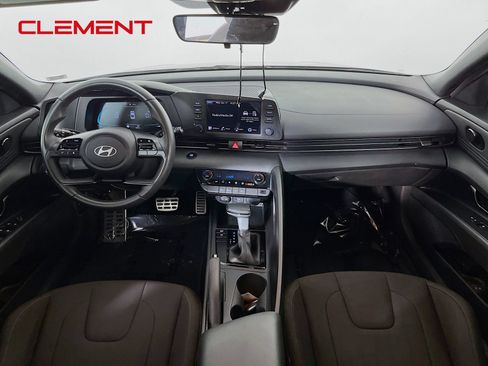 Used 2025 Hyundai Elantra Sport FWD image 12