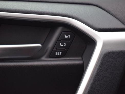 Used 2023 Toyota RAV4 XLE Premium image 15