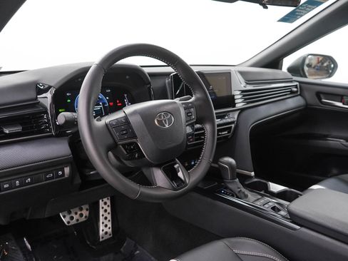 Used 2025 Toyota Camry SE FWD image 22