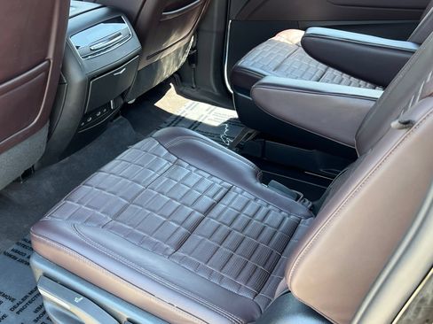 Used 2023 Cadillac Escalade ESV Sport Platinum w/ LPO, ONYX Package AWD/4WD image 23