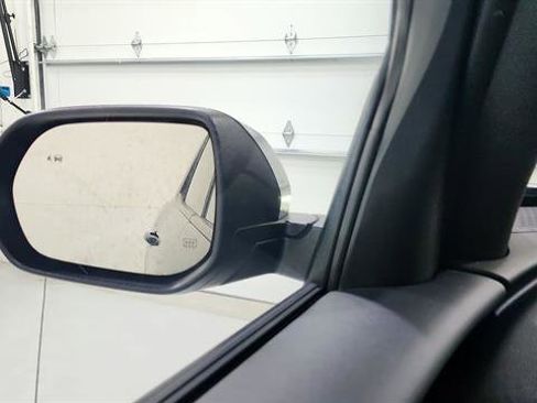 Used 2025 Chevrolet Traverse LT FWD image 13