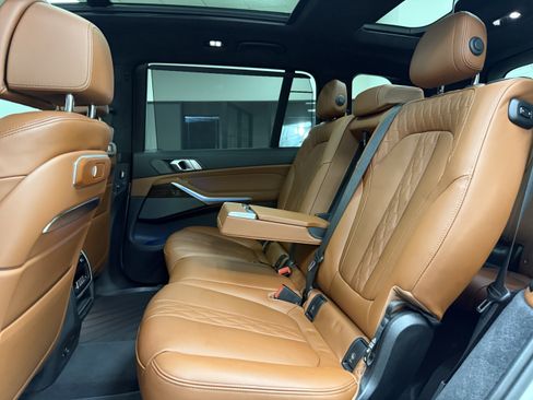 Used 2024 BMW X7 xDrive40i w/ M Sport Package AWD/4WD image 17