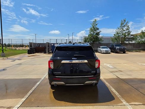 Used 2021 Ford Explorer XLT w/ Equipment Group 202A AWD/4WD image 4
