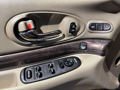 Used 2003 Buick Le Sabre Limited w/ Celebration Edition Package FWD image 8