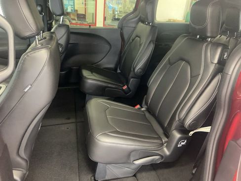 New 2026 Chrysler Pacifica Select w/ S Appearance Package FWD image 7