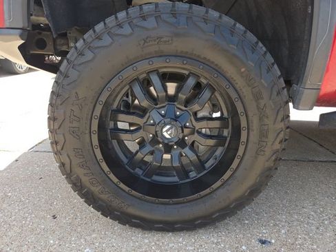 Used 2019 GMC Sierra 1500 SLT AWD/4WD image 4