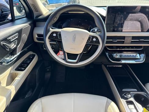 Used 2025 Lincoln Corsair AWD image 20