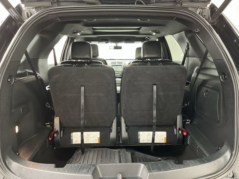 Used 2019 Ford Explorer XLT w/ Equipment Group 202A AWD/4WD image 32