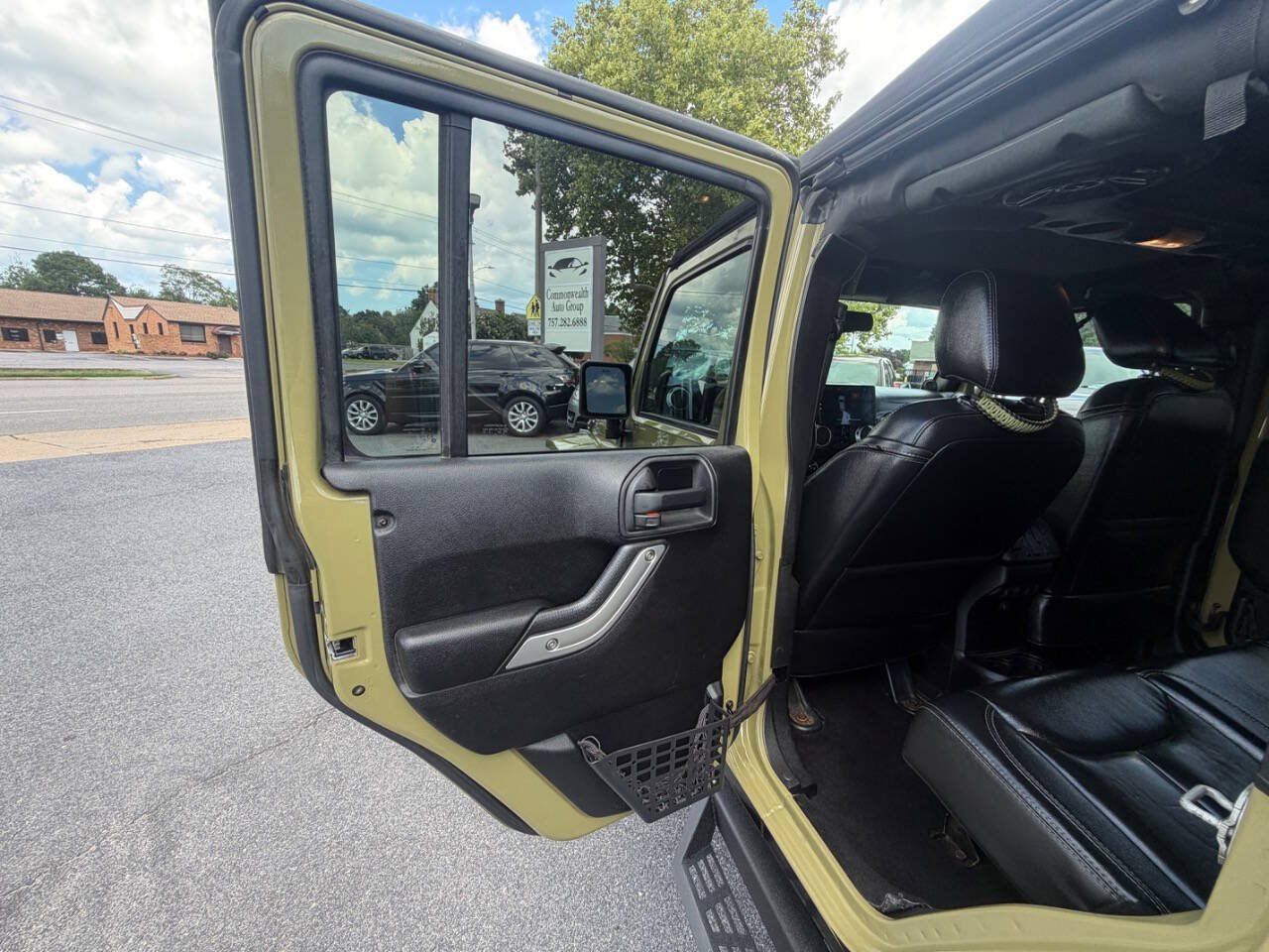 Used 2013 Jeep Wrangler Unlimited Sahara w/ Dual Top Group AWD/4WD image 10
