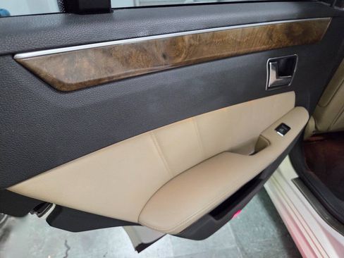 Used 2010 Mercedes-Benz E 350 Sedan image 24